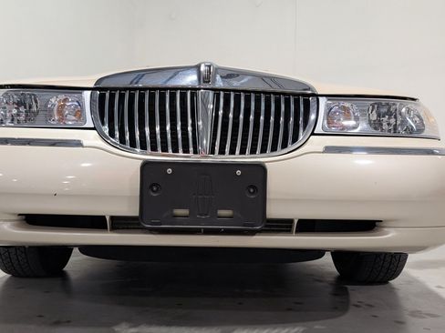 Used 2001 Lincoln Town Car Cartier RWD image 26