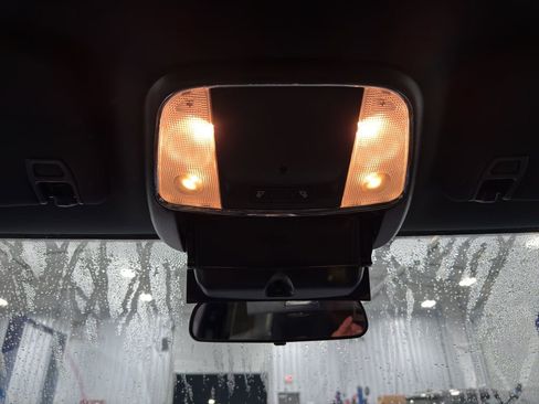 Used 2021 Jeep Grand Cherokee Laredo image 29