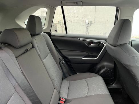 Used 2025 Toyota RAV4 XLE image 38