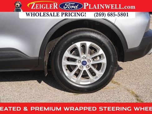 Used 2022 Ford Escape SE w/ Cold Weather Package image 9