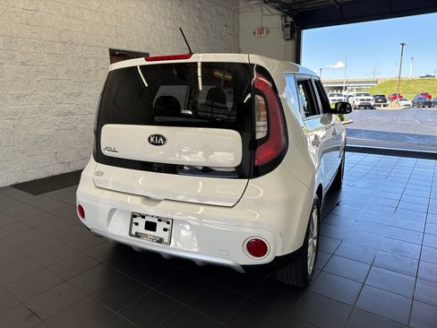 Used 2018 Kia Soul + FWD image 7