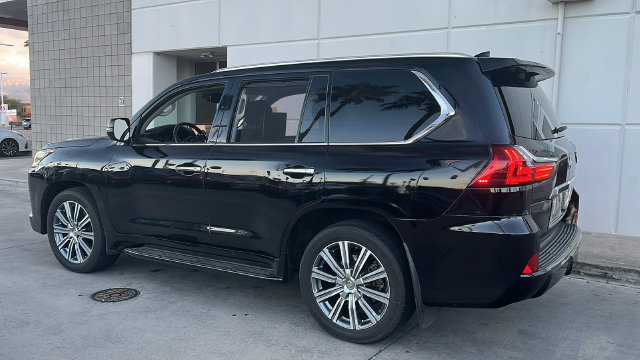 Used 2017 Lexus LX 570 4WD w/ Luxury Package image 4
