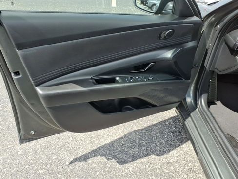 Used 2025 Hyundai Elantra Sport FWD image 10