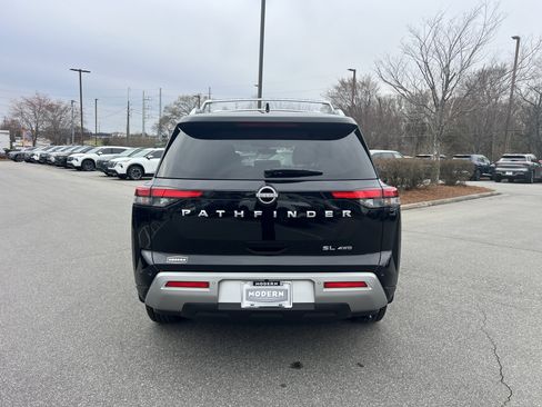 Certified 2025 Nissan Pathfinder SL image 6