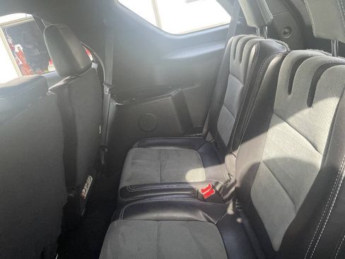 Used 2015 Ford Explorer XLT w/ Equipment Group 202A AWD/4WD image 8