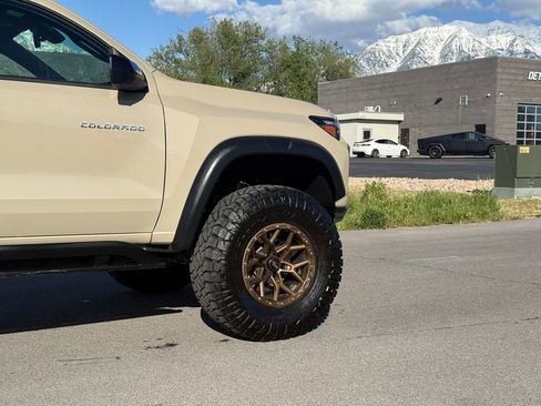 Used 2024 Chevrolet Colorado ZR2 w/ ZR2 Convenience Package III AWD/4WD image 4