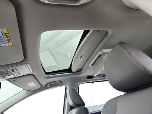 Used 2016 Honda Odyssey Touring image 19