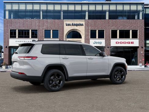 New 2026 Jeep Grand Cherokee L Limited w/ Limited Altitude Package AWD/4WD image 4