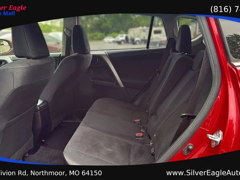 Used 2016 Toyota RAV4 LE FWD image 10