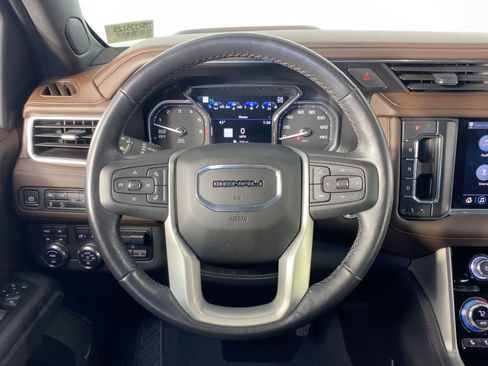 Used 2021 GMC Yukon Denali w/ Denali Premium Package image 13