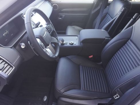 New 2026 Land Rover Discovery Limited Edition image 19