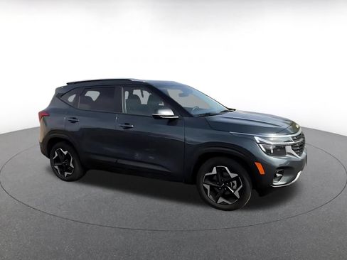 Used 2025 Kia Seltos S FWD image 2