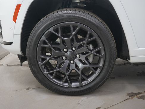Used 2023 Jeep Grand Cherokee L Summit image 26