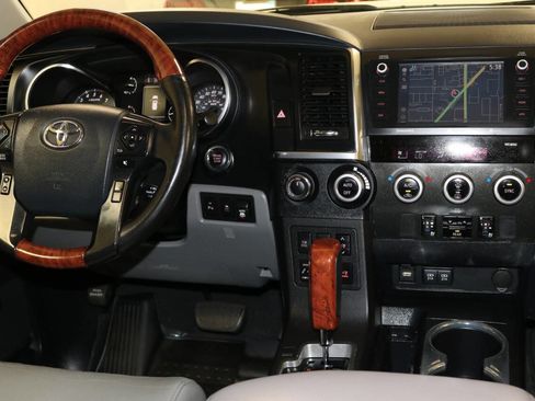 Used 2020 Toyota Sequoia Platinum image 24