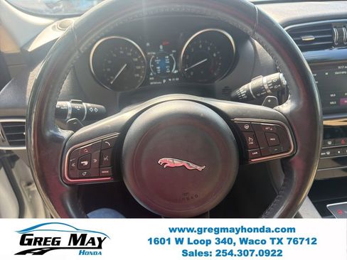 Used 2018 Jaguar F-PACE Premium AWD/4WD image 16