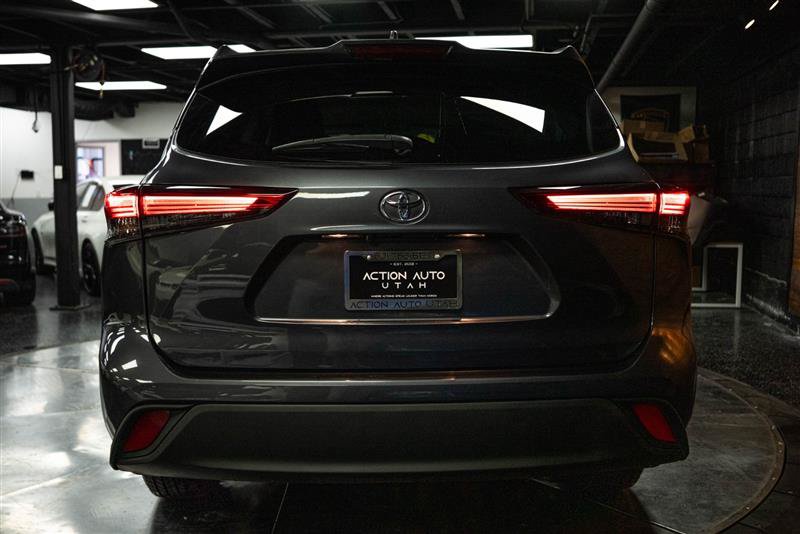 Used 2021 Toyota Highlander LE AWD/4WD image 6