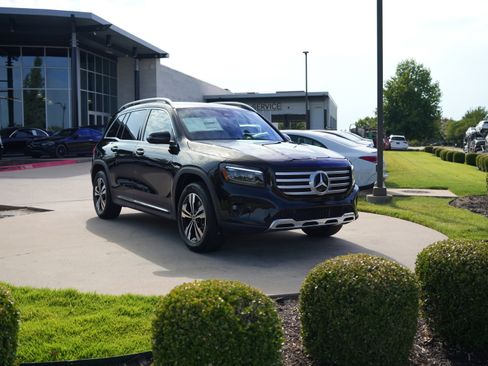 New 2026 Mercedes-Benz GLB 250 4MATIC image 1