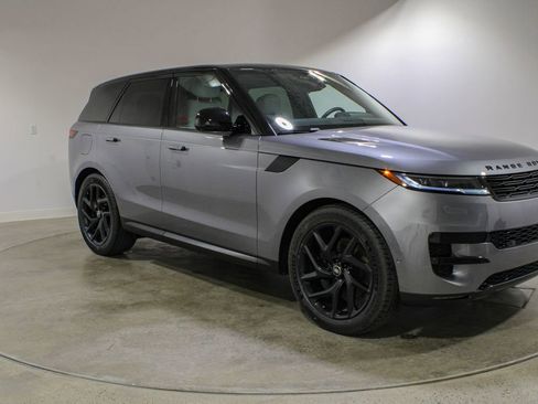 Used 2025 Land Rover Range Rover Sport SE AWD/4WD image 7