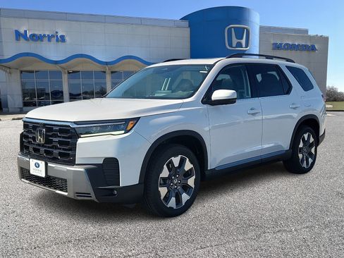 New 2026 Honda Pilot Touring image 2