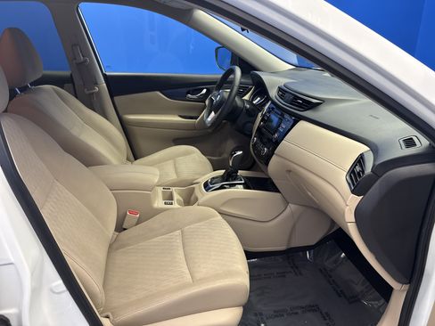 Used 2017 Nissan Rogue SV FWD image 24