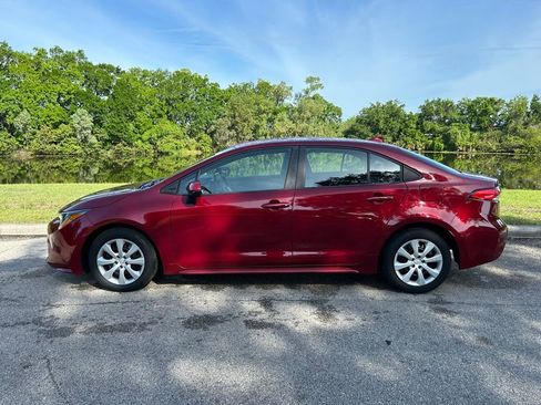 Used 2023 Toyota Corolla LE image 2