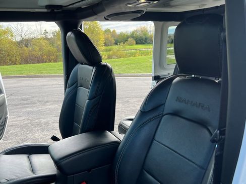 Used 2023 Jeep Wrangler Sahara w/ Cold Weather Group image 19