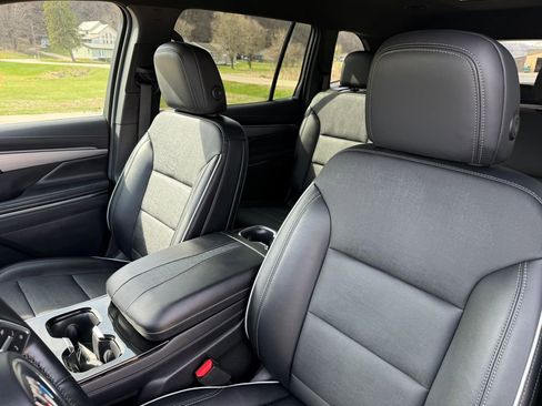 Used 2025 Buick Enclave Preferred AWD/4WD image 21