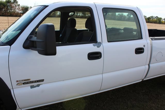 Used 2006 Chevrolet Silverado 2500 W/T w/ Heavy-Duty Power Package AWD/4WD image 11