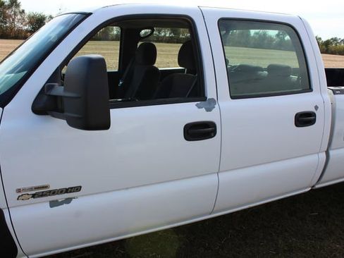 Used 2006 Chevrolet Silverado 2500 W/T w/ Heavy-Duty Power Package image 11
