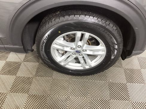 Used 2023 Ford Explorer XLT w/ Equipment Group 202A image 7