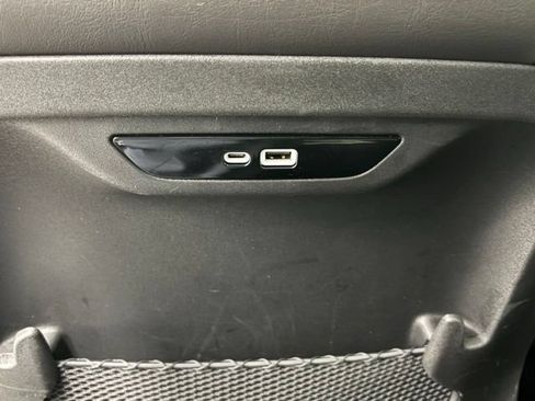 Used 2026 Chrysler Pacifica Limited FWD image 12