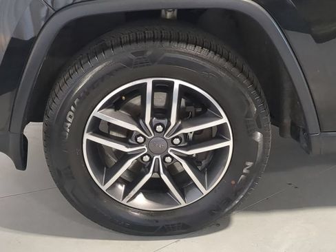 Used 2019 Jeep Grand Cherokee Limited AWD/4WD image 17
