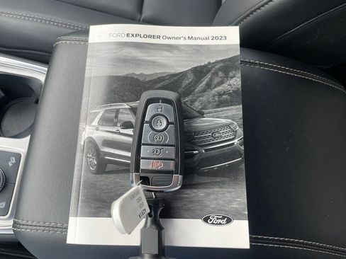 Used 2023 Ford Explorer XLT w/ Equipment Group 202A AWD/4WD image 40