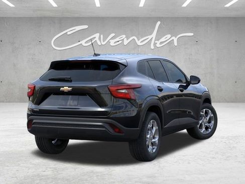 New 2026 Chevrolet Trax LS w/ LS Convenience Package FWD image 4