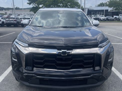Used 2025 Chevrolet Equinox ACTIV w/ Safety and Technology Package AWD/4WD image 2