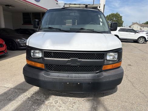 Used 2017 Chevrolet Express 2500 RWD image 3