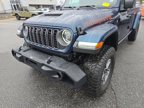 Used 2025 Jeep Gladiator Mojave image 10