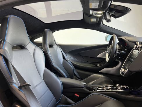 Used 2023 McLaren GT image 17