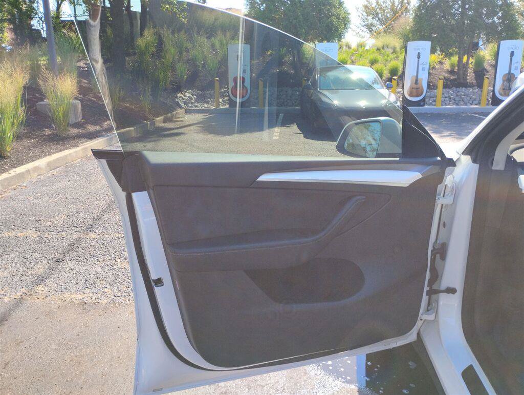 Used 2023 Tesla Model Y Performance AWD/4WD image 7
