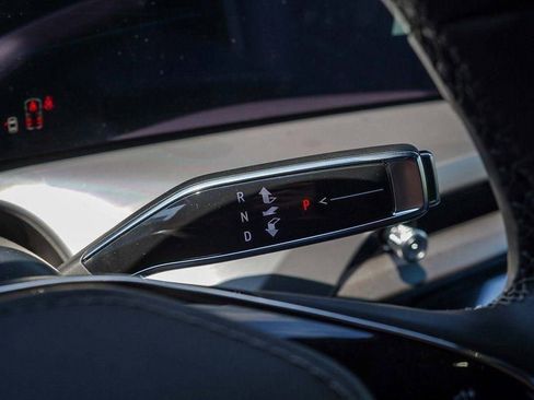 Used 2026 Cadillac Vistiq Premium Luxury image 8