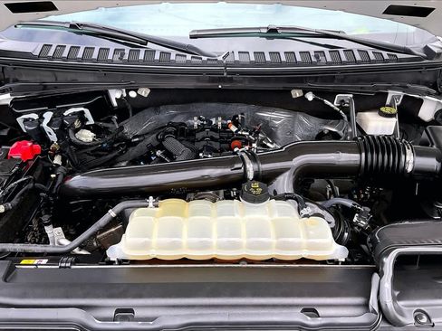 Certified 2024 Ford Expedition XLT RWD image 29