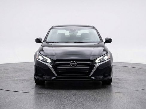 Used 2025 Nissan Altima 2.5 SV image 2