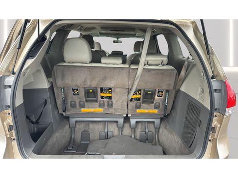 Used 2011 Toyota Sienna XLE w/ Premium Pkg FWD image 22