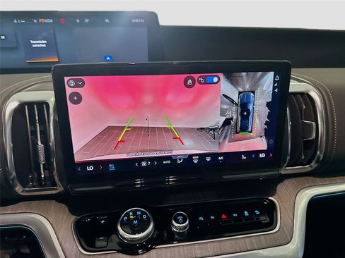 Used 2025 Ford Expedition Max Platinum w/ Platinum Ultimate Package AWD/4WD image 10