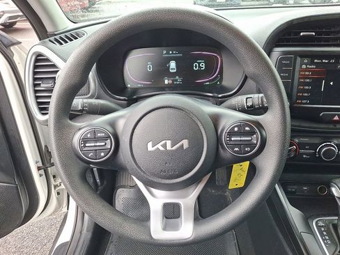 Used 2023 Kia Soul LX FWD image 19