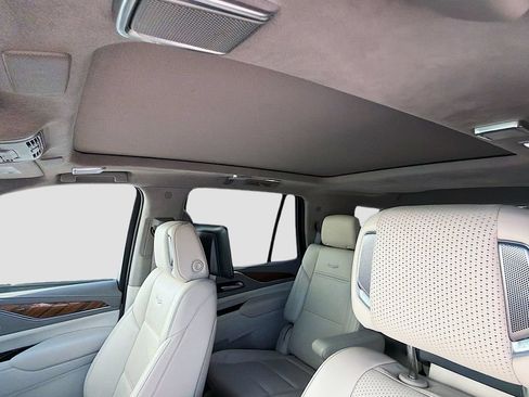 Used 2022 Cadillac Escalade Sport Platinum w/ Heavy-Duty Trailer Package AWD/4WD image 29