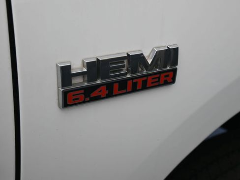 Used 2018 RAM 3500 Tradesman w/ Chrome Appearance Group image 39