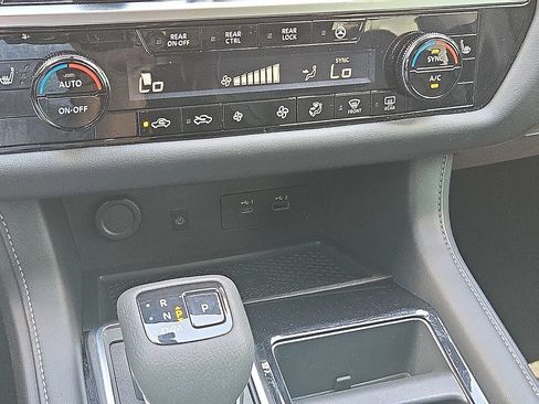 Used 2023 Nissan Pathfinder SL w/ Lighting Package (N92) AWD/4WD image 16