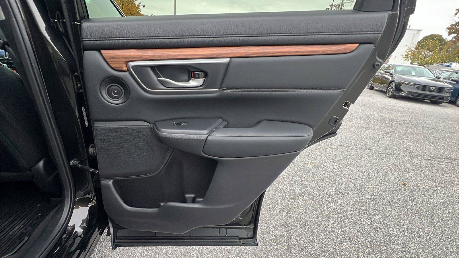 Used 2017 Honda CR-V Touring image 14