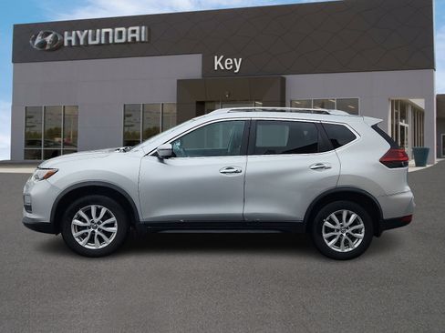 Used 2018 Nissan Rogue SV w/ Premium Package image 6